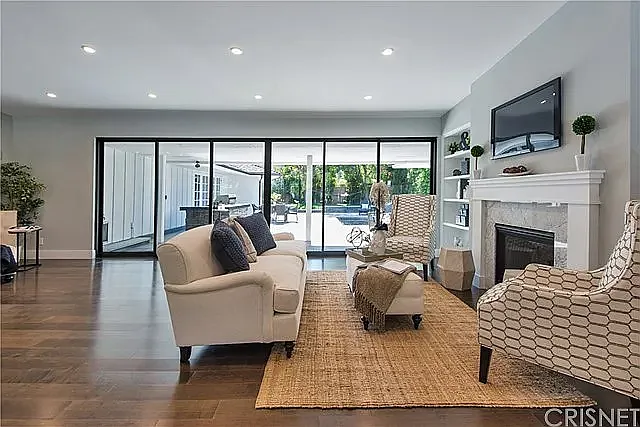4 bed, 4.5 bath, 3275 sqft, $14,750 — Photo 4
