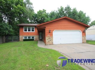 729 Kimball St NE, Fridley, MN 55432