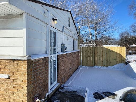 3rd image of 16406 Oxford Dr