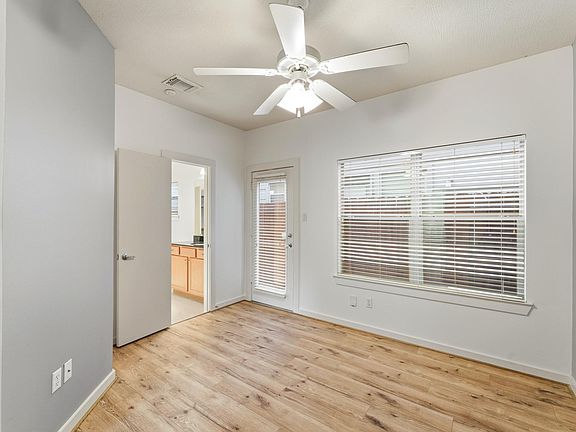 2nd image of 1105 Patterson St