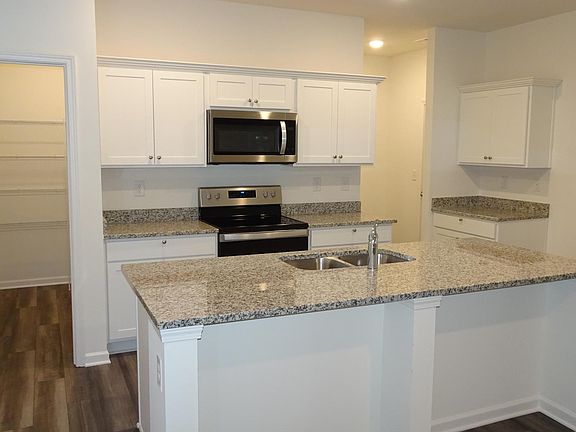 4th image of 102 Sorrento Dr #131
