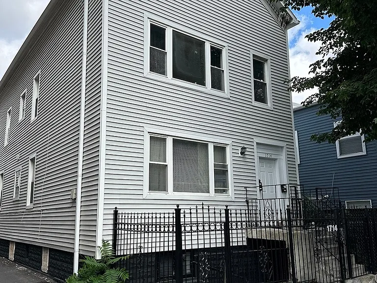 1714 N Kedzie Ave #G — Photo 1