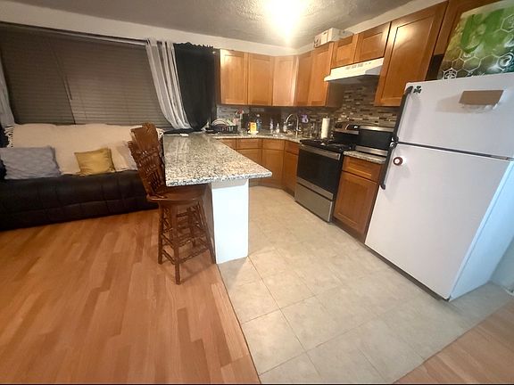 3rd image of 204 Woodcliff Ave