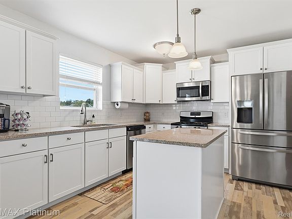 3rd image of 3553 Amber Oaks Dr