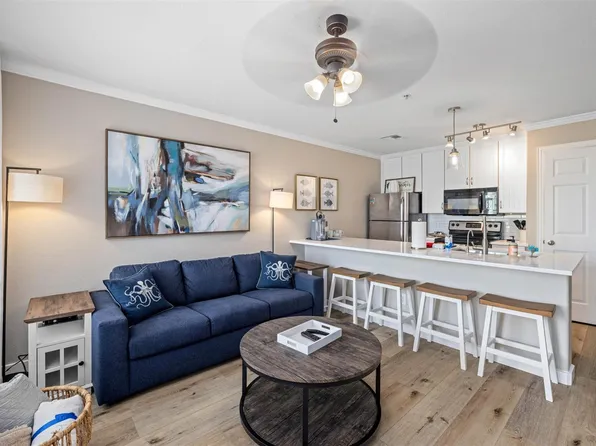 9520 Seawall Blvd APT 254, Galveston, TX 77554