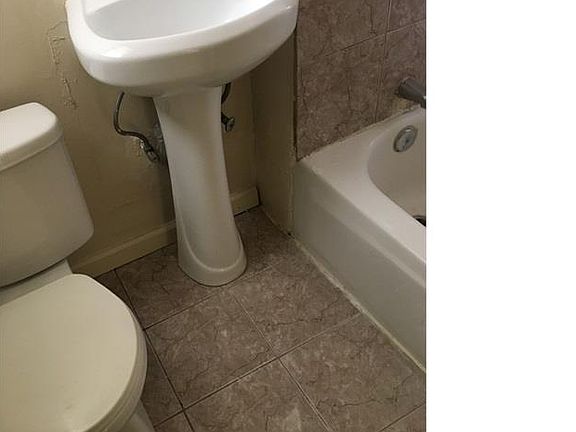 4th image of 133 N I St APT G