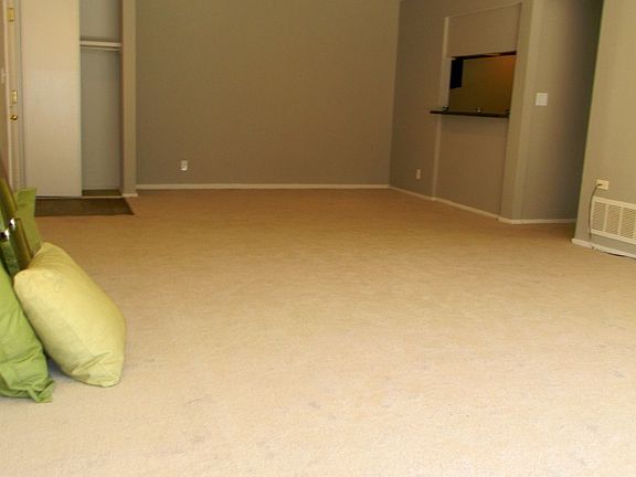 5th image of 604 Cross Creek Dr APT D