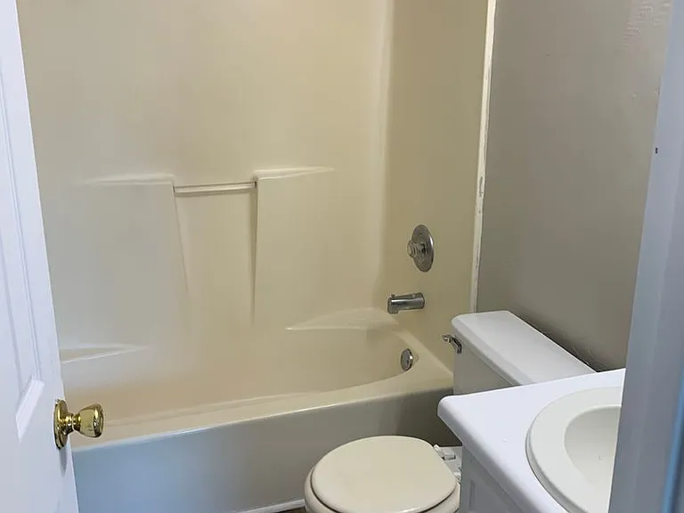 230 Lanier Dr — Photo 3