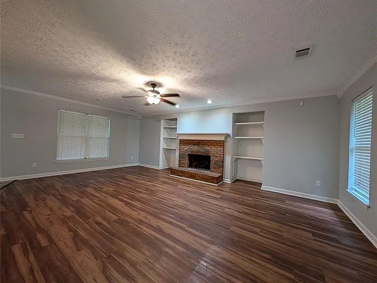 3004 Dogwood Ln — Photo 3