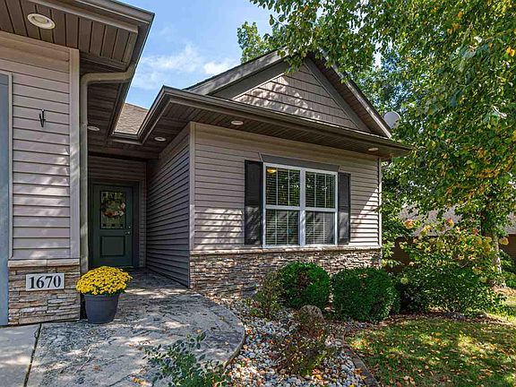 2nd image of 1670 Redbud Cir