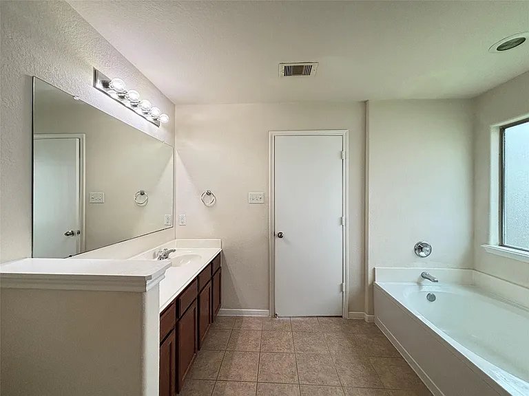 2803 Mustang Hill Ln — Photo 15