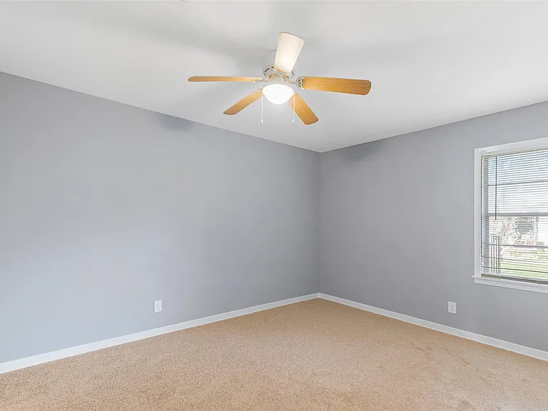 10502 Royal Oaks Dr — Photo 14