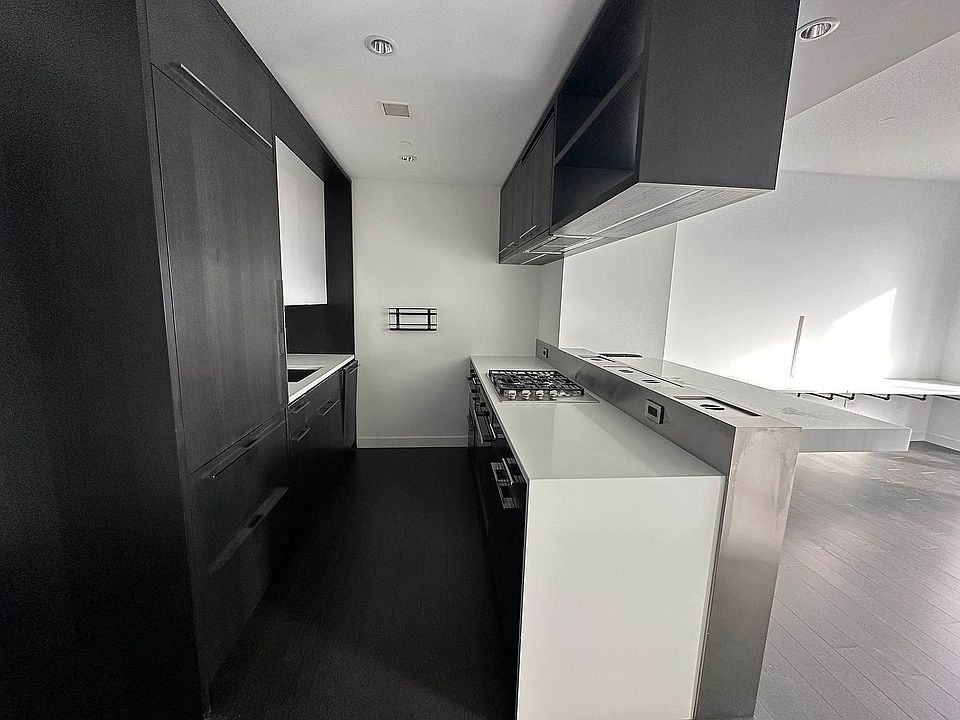 1st image of 1 Manhattan Sq Unit 35M