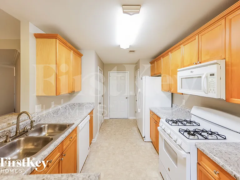 146 Hickory Point Dr — Photo 7
