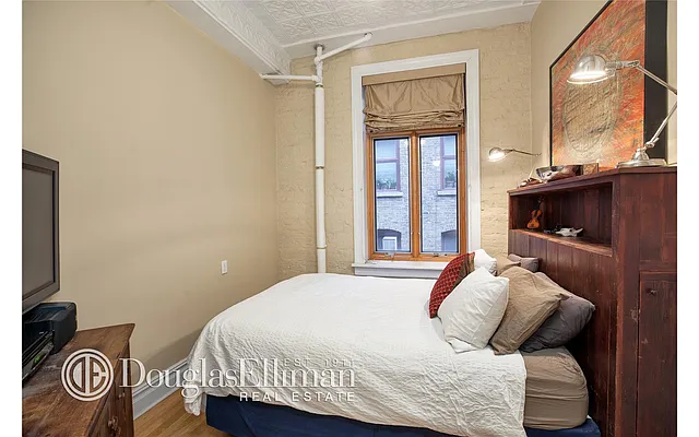 Sold by Douglas Elliman | media 7