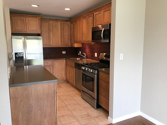 4th image of 300 Taylor Ct