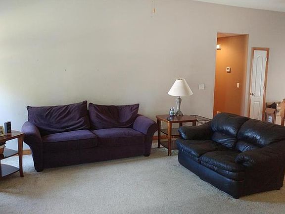 4th image of 814 SW Lakeview Dr