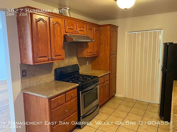 3rd image of 3827 Harriman Ave