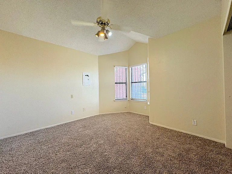 923 Centennial Dr — Photo 12