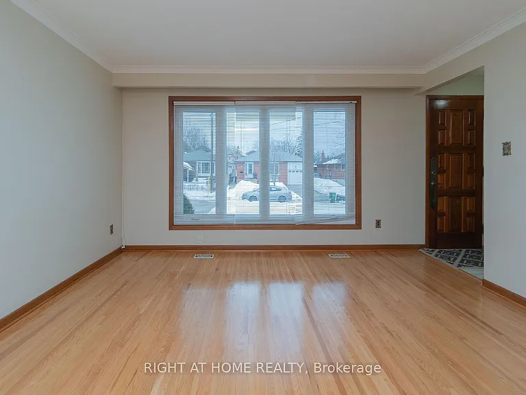 55 Limevale Cres — Photo 3