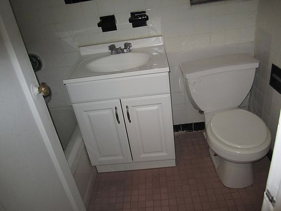 5th image of 233 E 32nd St APT 2D