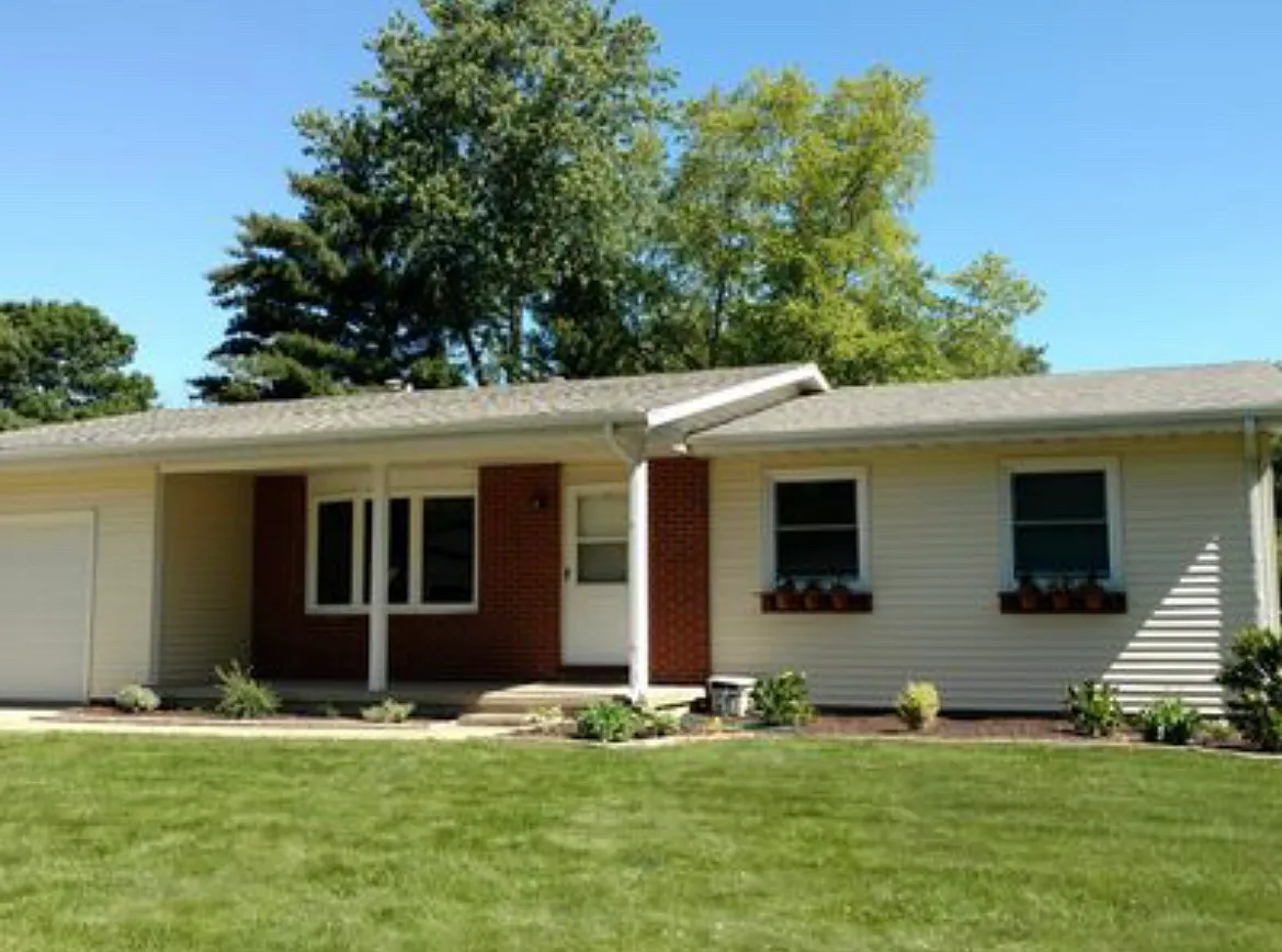 3 bed, 1274 sqft, $1,950 — Photo 1