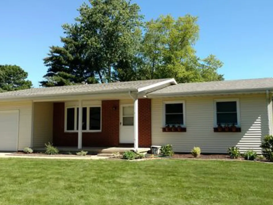 2104 Tamarack Ct