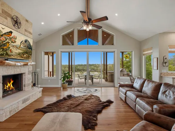 134 STALLION ESTATES DR, Spring Branch, TX 78070