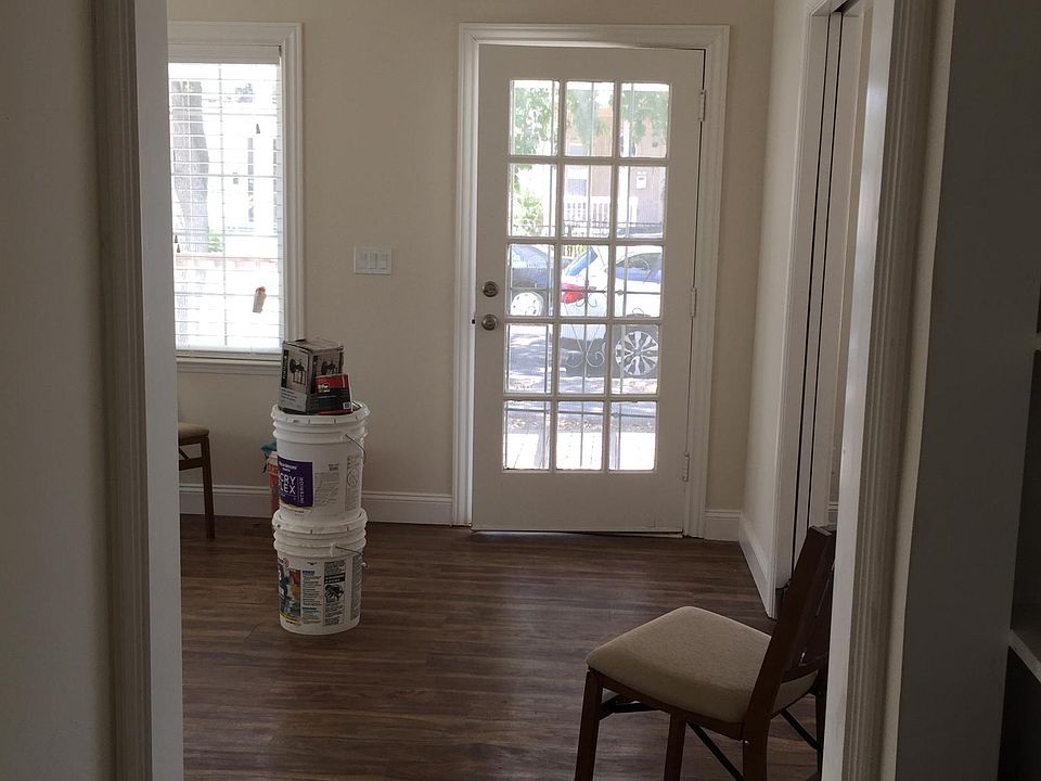 1st image of 230 E Hampton St