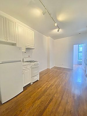 4th image of 507 E 81st St APT 9