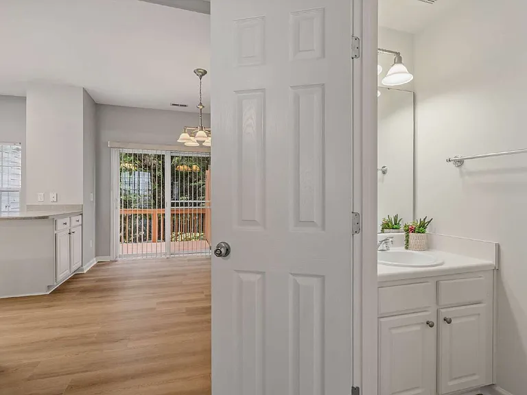 8515 Mount Valley Ln — Photo 10