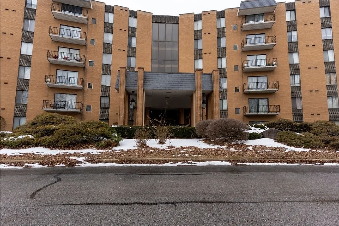 700 N Bruce Ln APT 616 photo 1