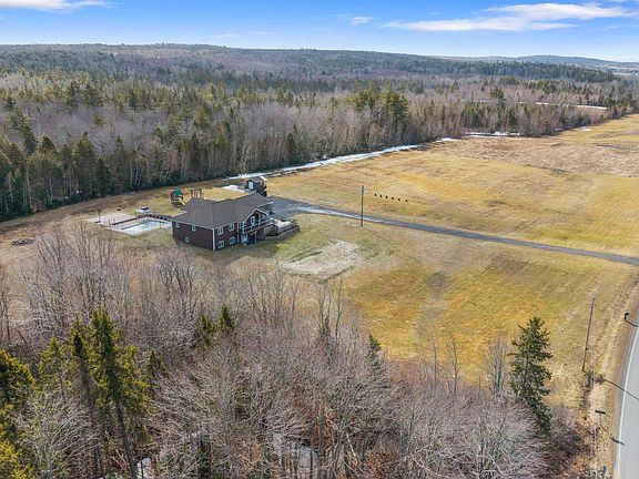 2nd image of 4288 Gairloch Rd