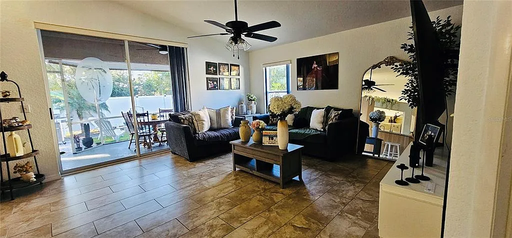 3 bed, 2.0 bath, 1648 sqft, $3,500 — Photo 2