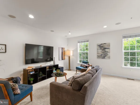 5316 Smiths Cove Ln, Greenbelt, MD 20770