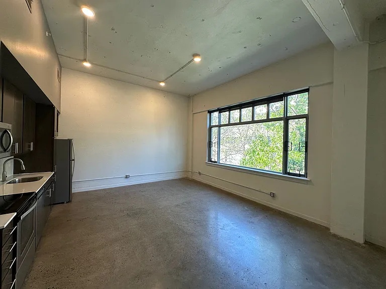 1632 Central Parkway — Photo 6