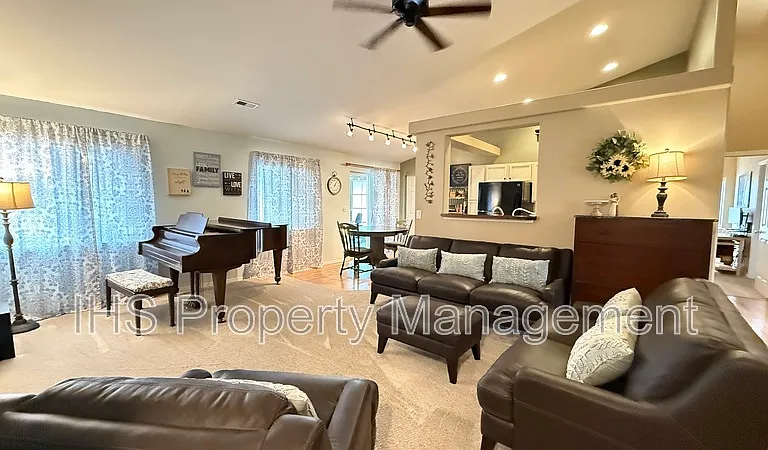 5508 Holly Way — Photo 16