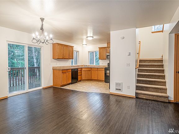 5th image of 611 E Timberlake Dr