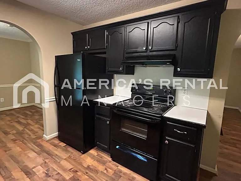 211 Winterberry Ln — Photo 8
