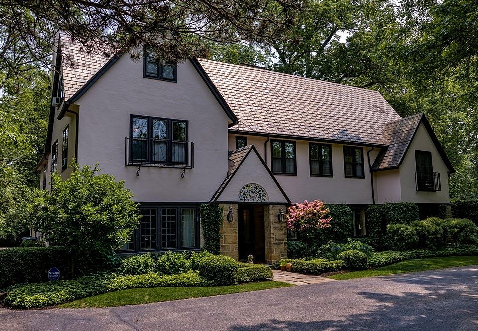 2nd image of 2533 Fairmount Blvd