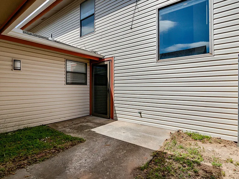 1705 N Gleason Ave — Photo 3