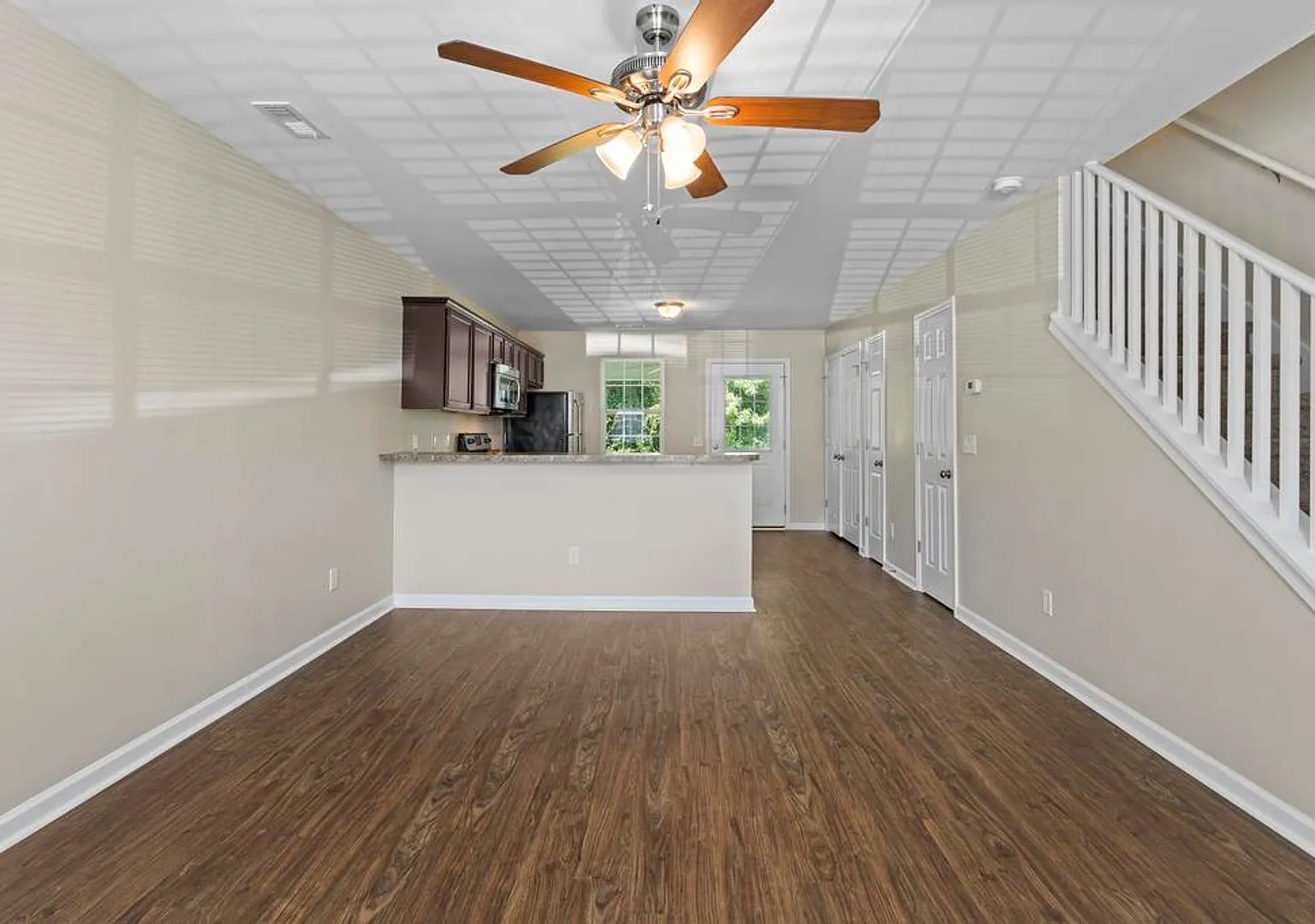 Minutes to OAJ Airport! Beautiful Townhomes! — Photo 4