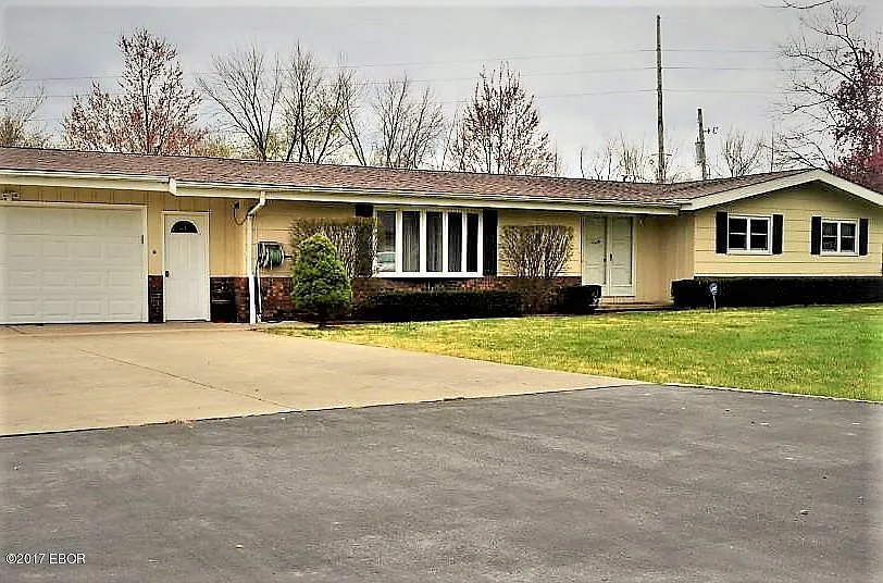 103 Cherry Dr photo 1