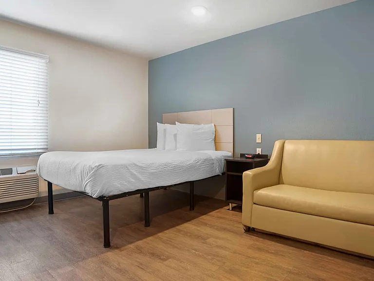 Deluxe Studio - 1 Full Bed
