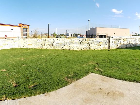 2nd image of 500 Wiltshire Blvd