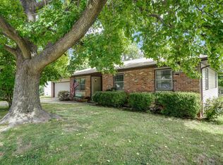 1250 S Meadowview Ave, Springfield, MO 65804