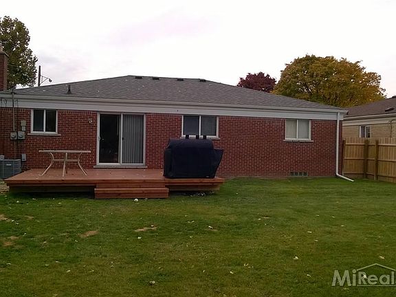 5th image of 30572 Newport Dr
