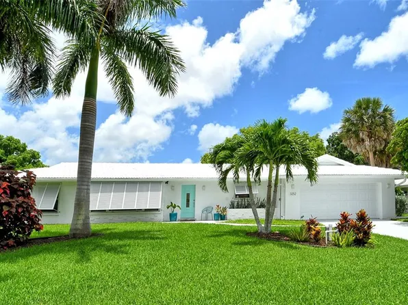 3252 Pine Valley Dr, Sarasota, FL 34239
