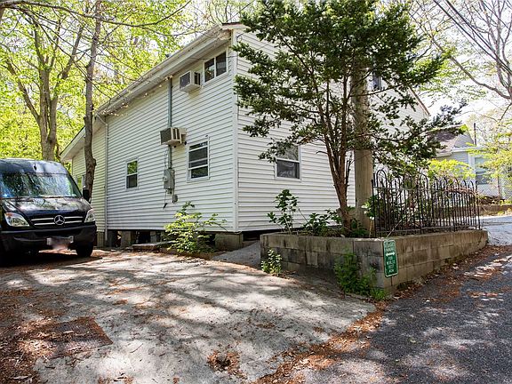 3rd image of 13 Hillcrest Dr