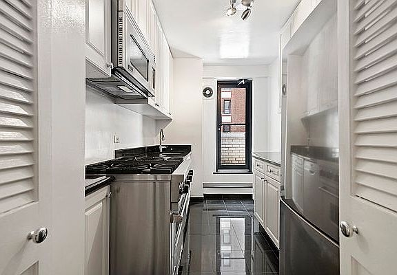 3rd image of 116 Central Park S APT 3A
